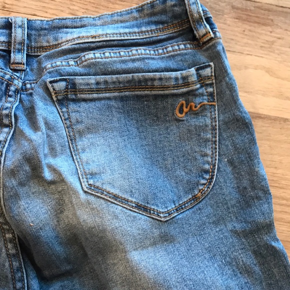 American Rag Ripped Jeans 👖😅✨ - Picture 3 of 4